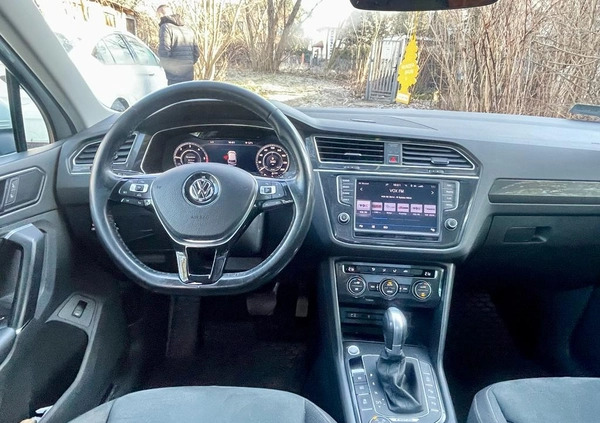 Volkswagen Tiguan cena 107999 przebieg: 125000, rok produkcji 2017 z Warszawa małe 92